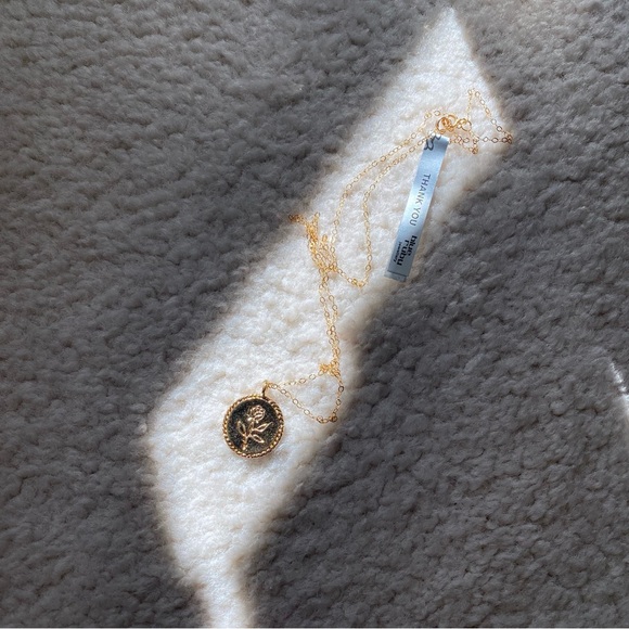 WOLF CIRCUS ROSE COIN NECKLACE - Picture 3 of 9